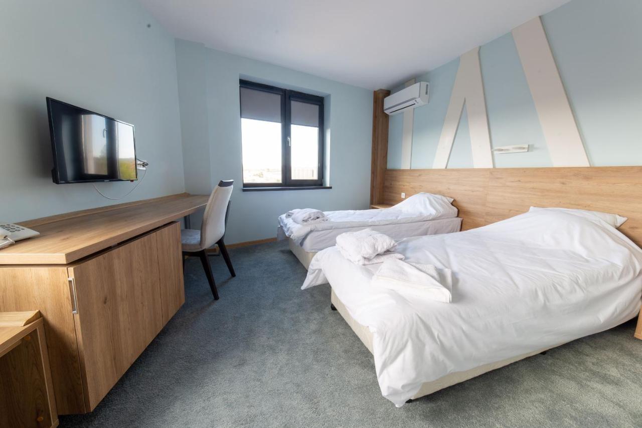 Hotel Verticalplus Haskovo Buitenkant foto