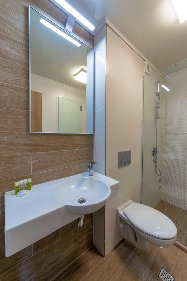 Hotel Verticalplus Haskovo Buitenkant foto