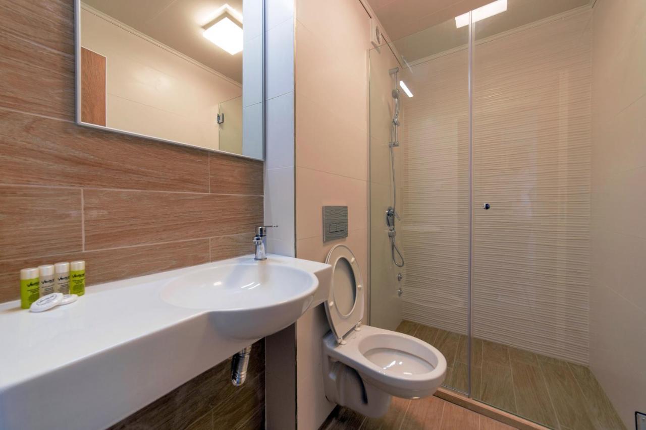 Hotel Verticalplus Haskovo Buitenkant foto