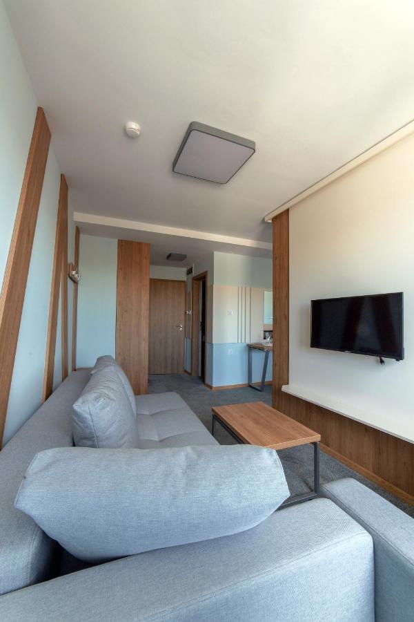 Hotel Verticalplus Haskovo Buitenkant foto