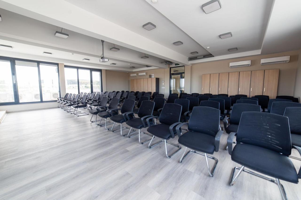 Hotel Verticalplus Haskovo Buitenkant foto