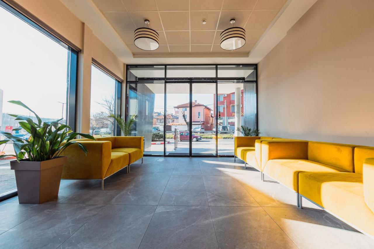 Hotel Verticalplus Haskovo Buitenkant foto