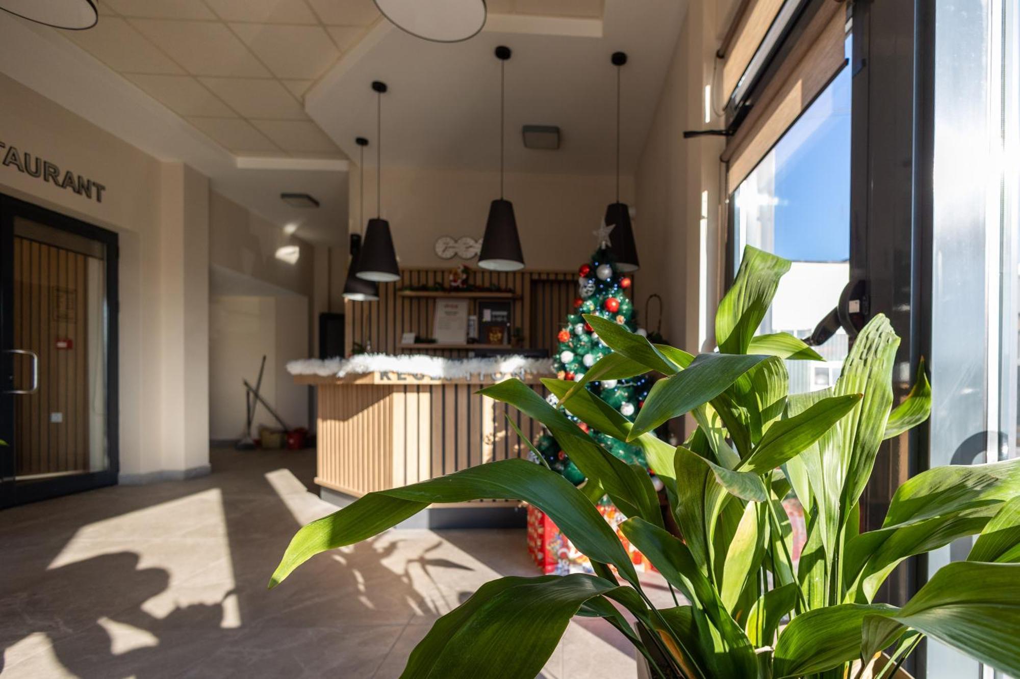 Hotel Verticalplus Haskovo Buitenkant foto
